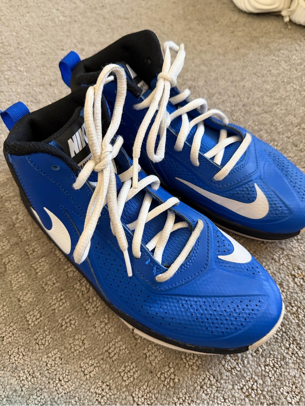 Nike Team Hustle Sneakers - Picture 4 of 5